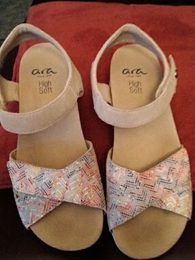 EUC ara Nubuck Sandals